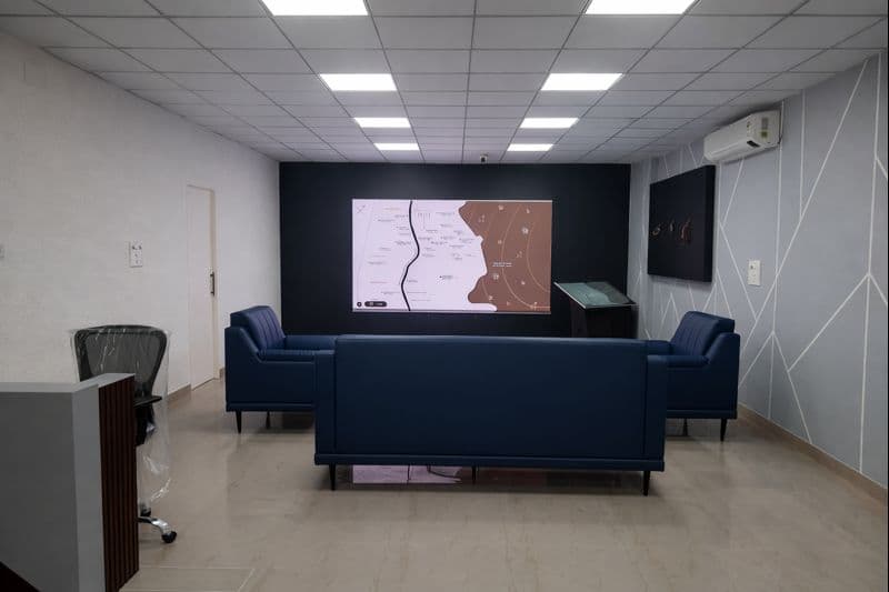 Integrator Briefing Area with interactive display and team meeting setup